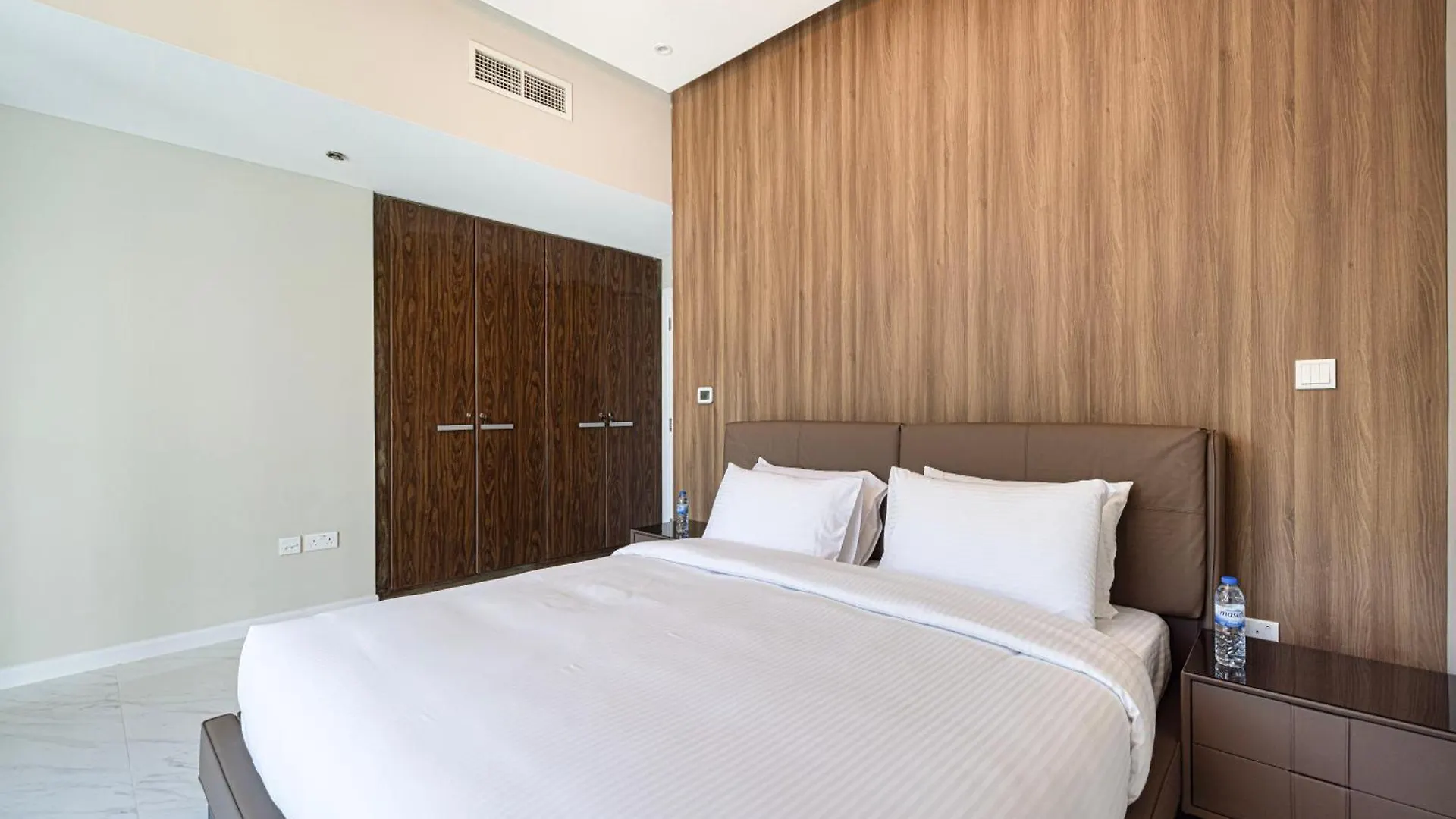 Spacious 3Bedroom Luxury Apartment In Business Bay Dubai