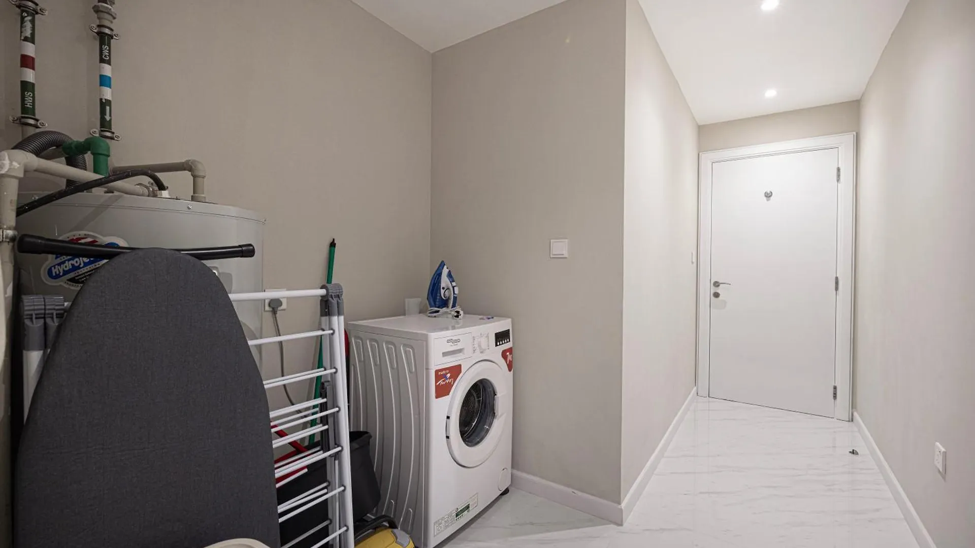 Spacious 3Bedroom Luxury Apartment In Business Bay Dubai