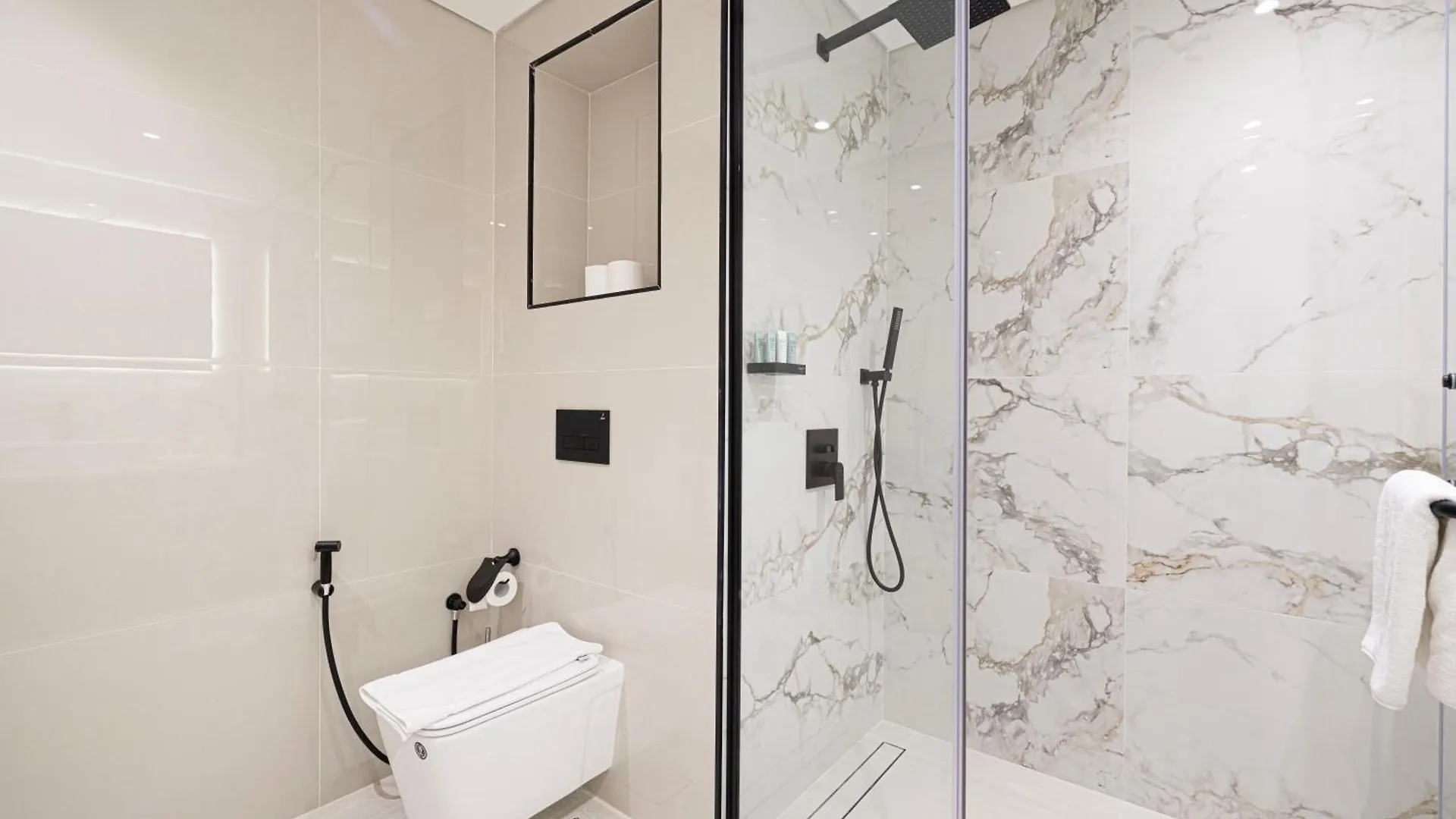 Spacious 3Bedroom Luxury Apartment In Business Bay Dubai
