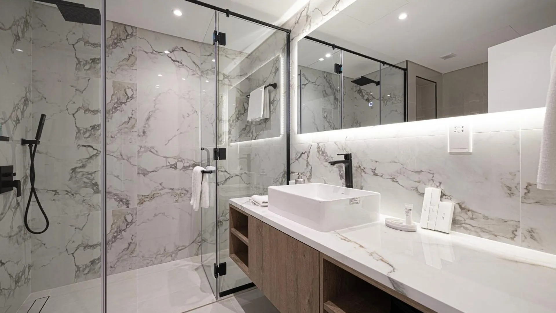 Spacious 3Bedroom Luxury Apartment In Business Bay Dubai