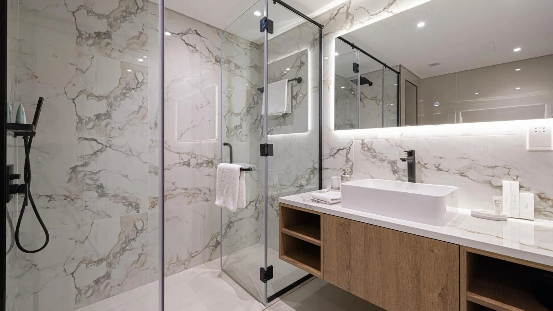 Spacious 3Bedroom Luxury Apartment In Business Bay Dubai